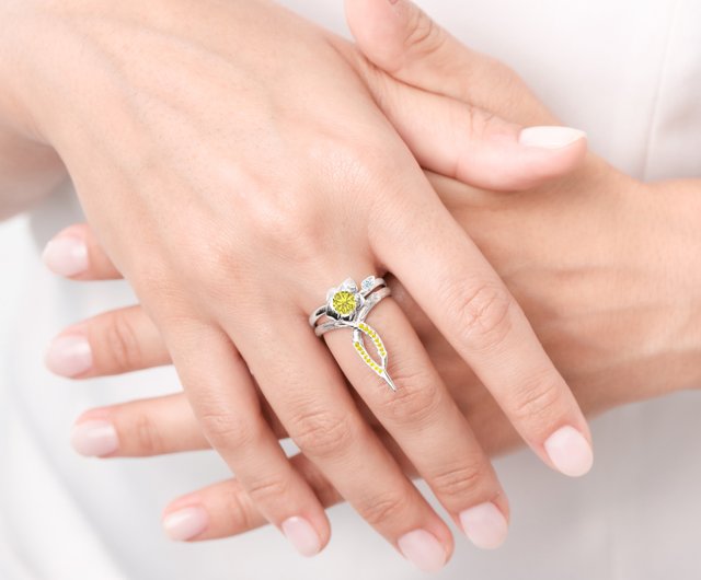 イエローダイヤモンドK14ホワイトゴールド結婚指輪ツイストヴァイン