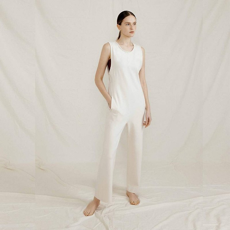 Front2line Bandha Yoga Straight Jumpsuit Cream White - ชุดโยคะ - ไฟเบอร์อื่นๆ ขาว