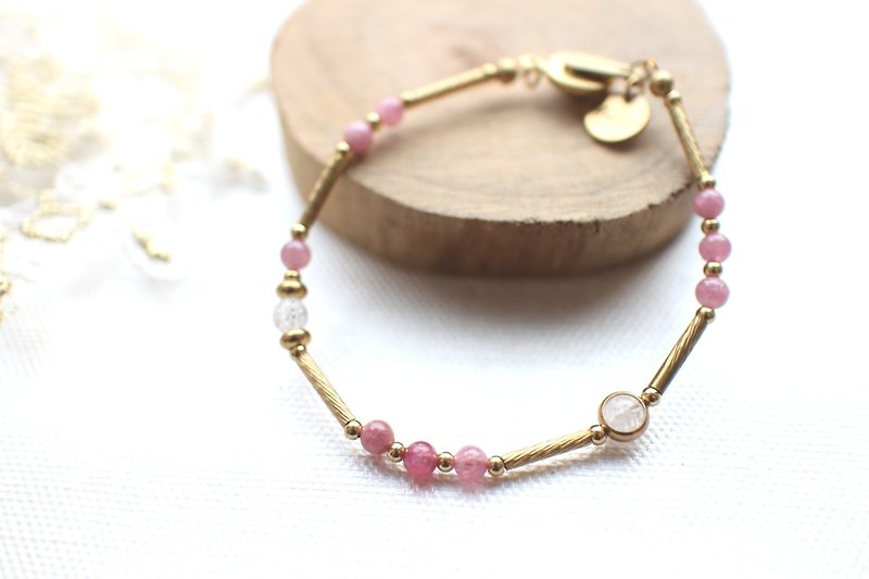 Pink flower season -Brass/ crystal/tourmaline handmade bracelet - สร้อยข้อมือ - โลหะ สึชมพู