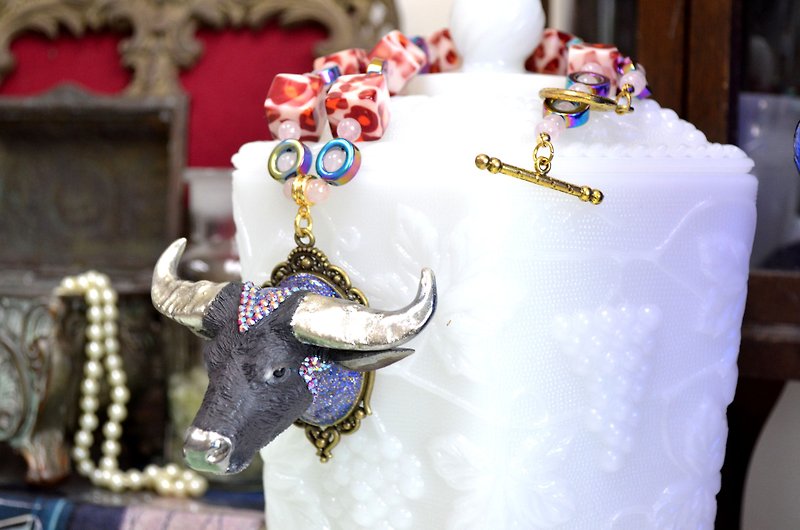 Silver Horn Giant Bull Head Necklace - สร้อยคอ - วัสดุอื่นๆ 