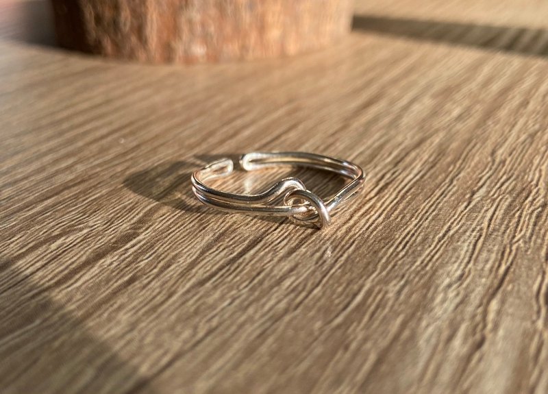 Twist open sterling silver ring - แหวนทั่วไป - โลหะ สีเงิน