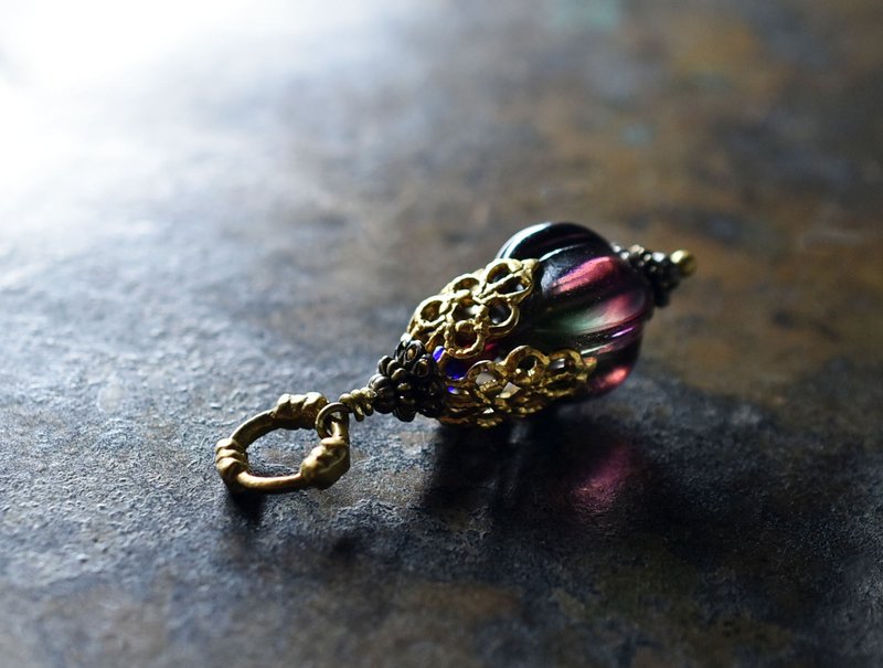 Chunky uranium glass and delicately decorated brass cap, garnet and blue bead pendant top - สร้อยคอ - แก้ว สีม่วง