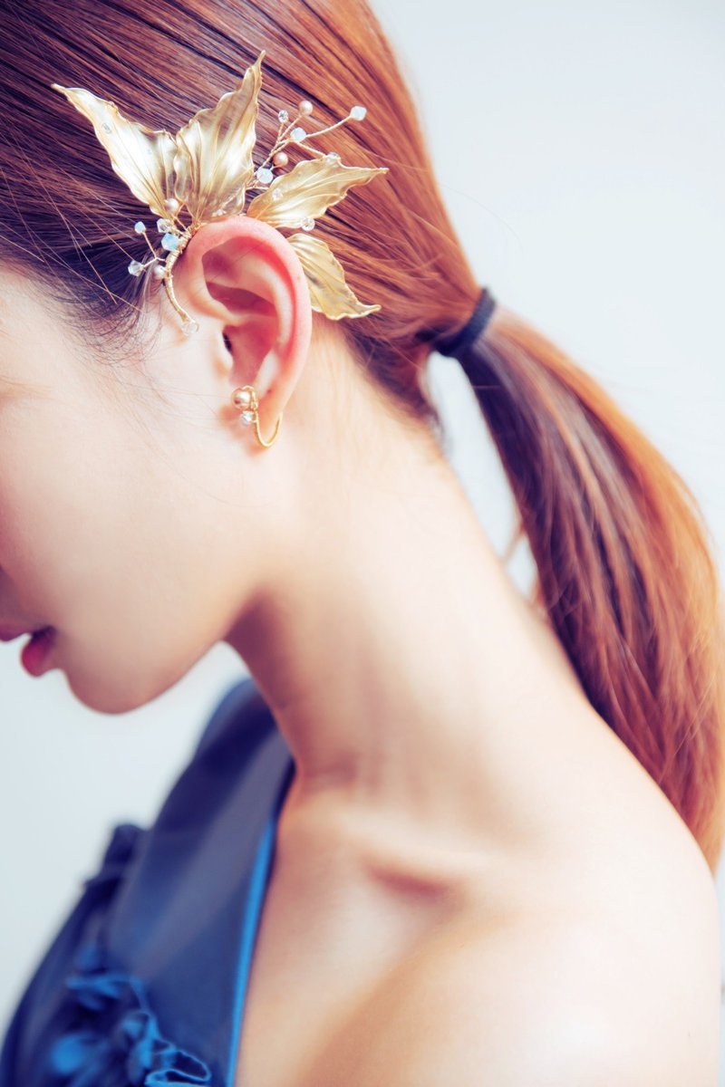 Flowing gold wings crystal resin earrings - ต่างหู - วัสดุอื่นๆ 