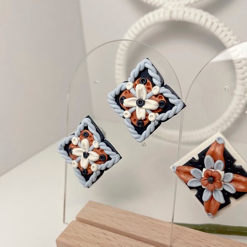 COVOSELF Blue stud earrings Wat Arun's tile inspired with light colored flowers