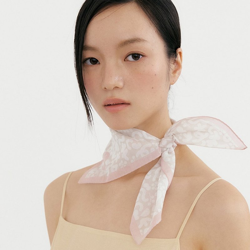 【Ven & Qu】香檳玫瑰棉絲方巾 51×51 cm - 絲巾 - 絲．絹 粉紅色