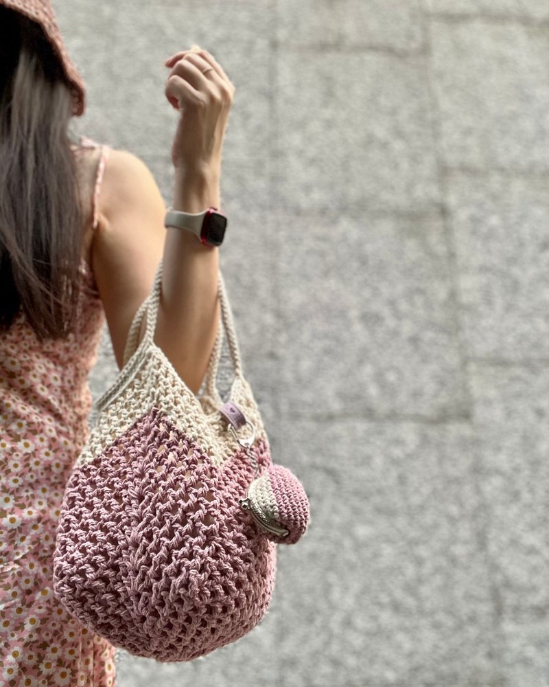 Grid hollow fat woven bag - cherry blossom pink + white handbag / shoulder bag / mother-in-law bag / handmade woven bag - กระเป๋าถือ - ผ้าฝ้าย/ผ้าลินิน 