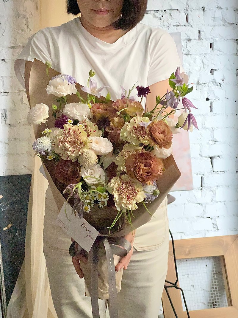 古典琥珀色康乃馨組合新鮮花束 - 乾花/永生花 - 植物．花 