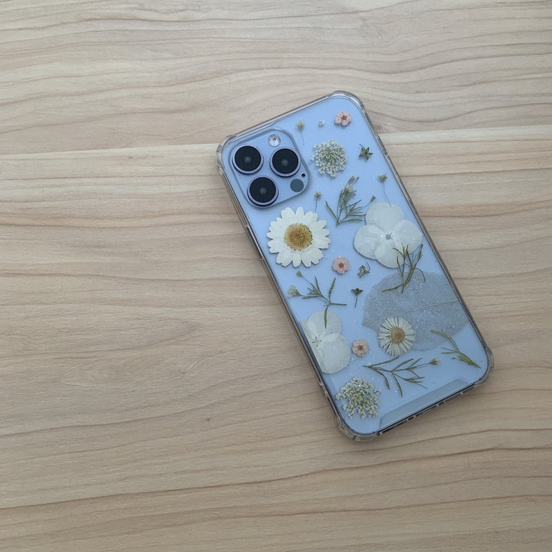 Pure white pressed flower phone case - เคส/ซองมือถือ - พืช/ดอกไม้ ขาว