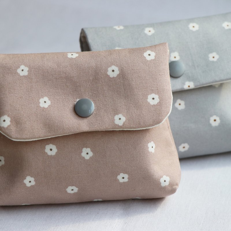 【MY HANDMADE】Simple flower wallet cosmetic bag - Coin Purses - Cotton & Hemp 
