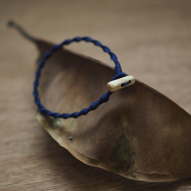 【Weaving small things | Guava branches ornaments series】 blue - Bracelets - Wood Blue