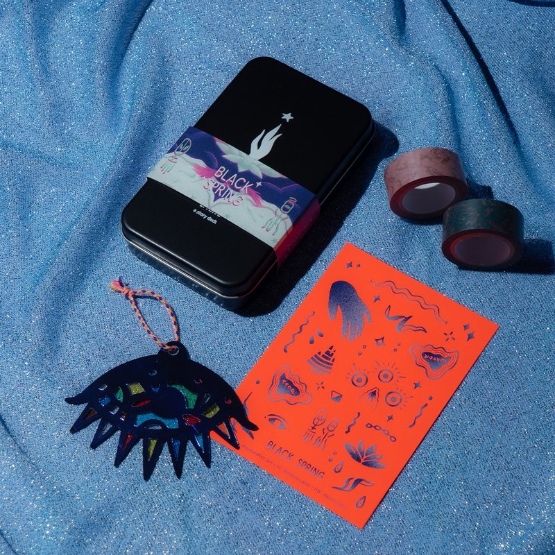 Christmas Gift Bag。BLACK SPRING Oracle Cards & Goodies - Items for Display - Paper 