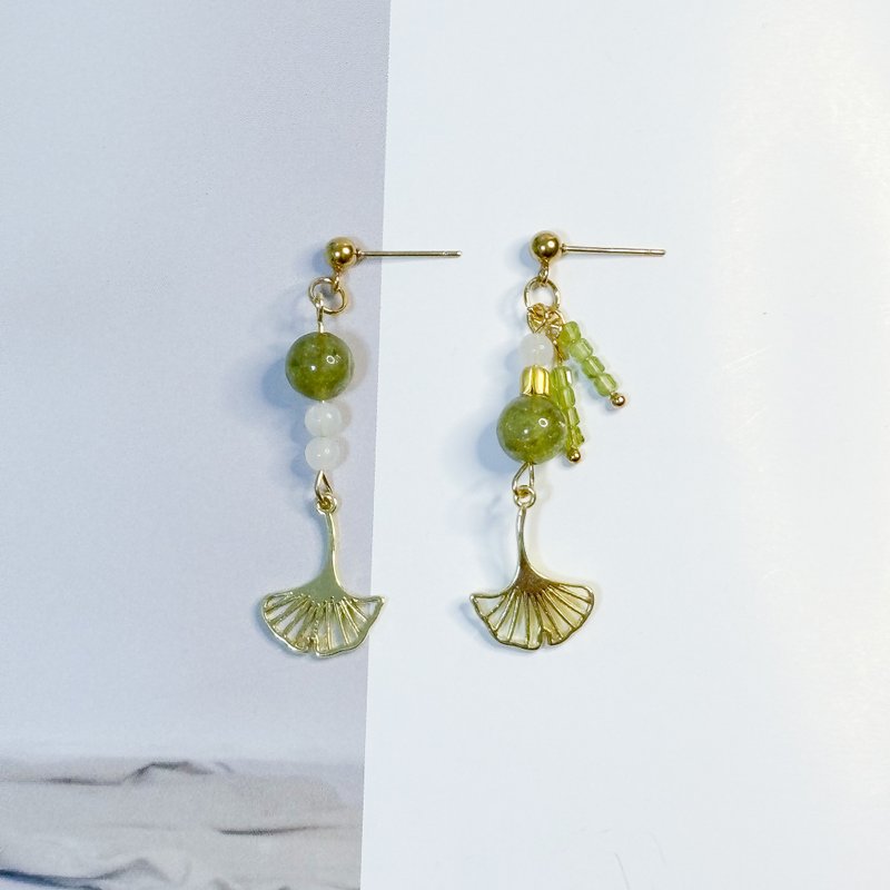 - Coniferous fruit - crystal ore earrings to attract wealth, Stone to attract peach blossoms, white moonstone and ginkgo - ต่างหู - คริสตัล สีเขียว