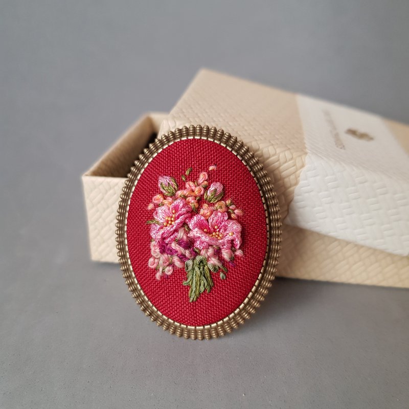 Ribbon embroidered red brooch for her - 胸針 - 絲．絹 紅色