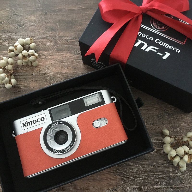 Point & Shoot  Brand new 35mm film camera with vermillion leather【27-H】 - กล้อง - โลหะ สีแดง
