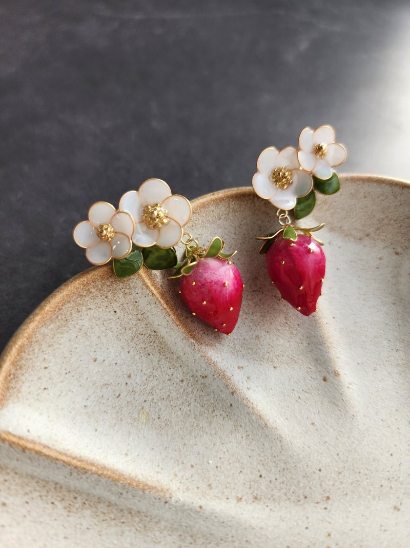 Strawberry - Handmade Resin Earrings Gift - Earrings & Clip-ons - Resin Red