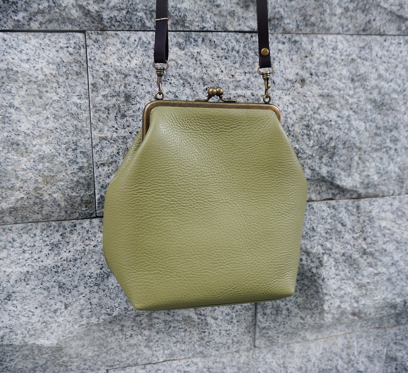 Sienna elegant middle mouth gold bag - กระเป๋าแมสเซนเจอร์ - หนังแท้ สีเขียว