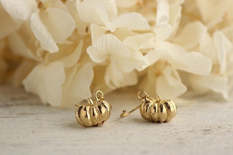 K18GP pumpkin earrings (hook type) - ต่างหู - โลหะ สีทอง