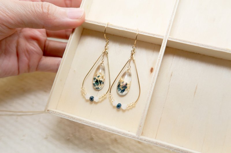 Abalone Shell/Swing Teardrop Hoop Dangle Earrings/14K GF Earrings/Clip-on - ต่างหู - เปลือกหอย สีเขียว