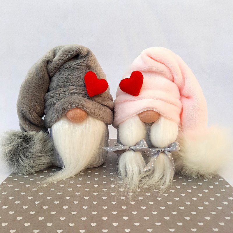 Valentines Day Gnome, Valentines Gnome Gift, Love Gnome Couple with Heart, Plush - 公仔/玩偶 - 其他材質 粉紅色