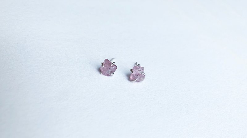 Spinel ore asymmetric earrings-a pair/changeable clip - Earrings & Clip-ons - Semi-Precious Stones Purple