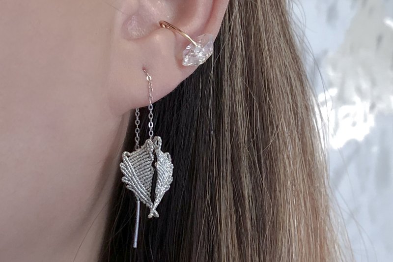 Angel Wings Ear Wire Earrings Hand Braided Metal Texture Wire Silver - ต่างหู - ไฟเบอร์อื่นๆ สีเงิน