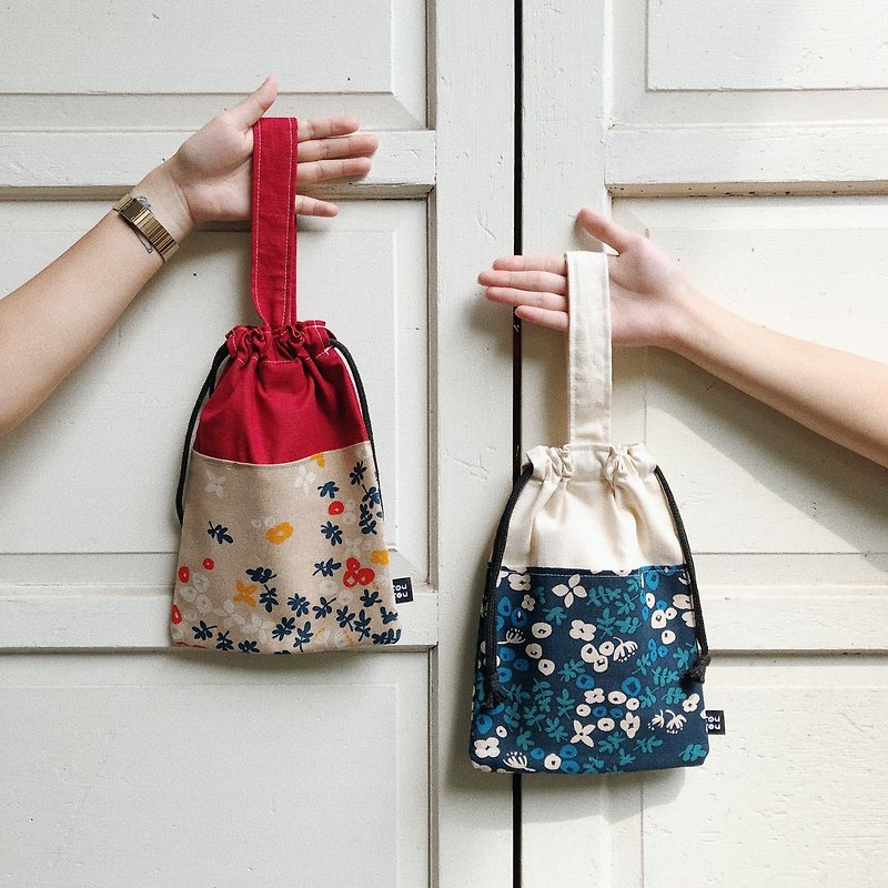 Drawstring handbag / cotton twist flower - กระเป๋าถือ - ผ้าฝ้าย/ผ้าลินิน หลากหลายสี