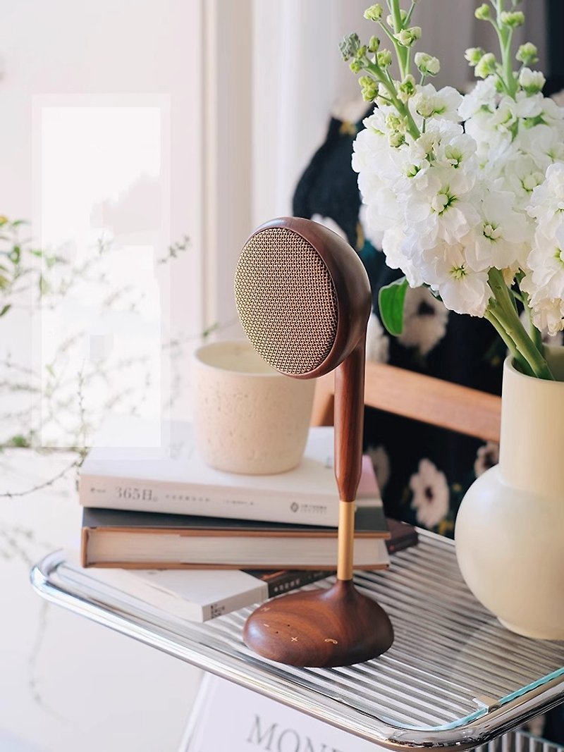 Solid wood wireless bluetooth speaker high quality desktop audio retro radio black walnut practical gift - ลำโพง - ไม้ 