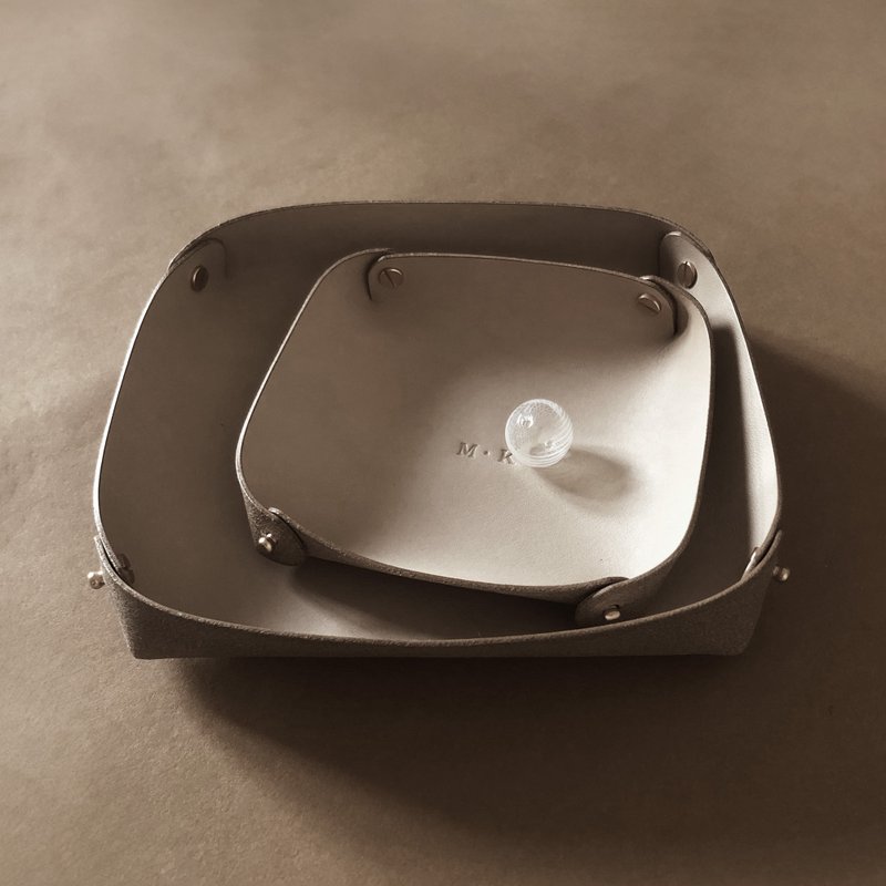 【客製化禮物】Leather Tray 皮革收納盤 - S / M / L - 收納箱/收納用品 - 真皮 卡其色
