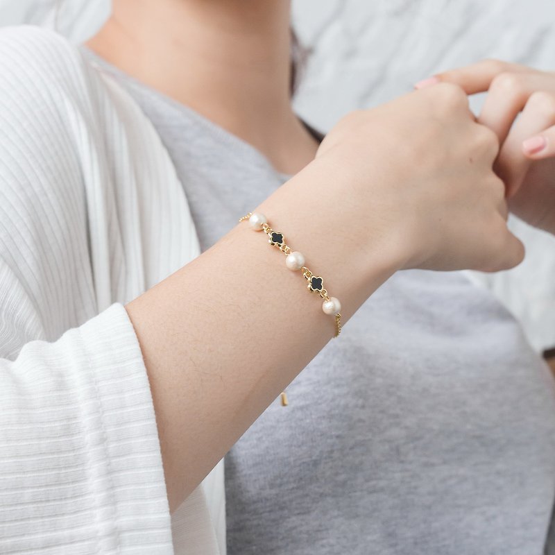 Cotton Pearl Bracelet - Small Black Flower Design Bracelet - Bracelets - Other Metals Gold