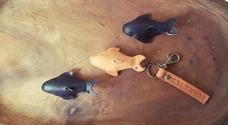 自由自在的遨遊海豚鯨魚 原皮色/黑色- 刻名字  (生日、情人送禮) - 鑰匙圈/鑰匙包 - 真皮 橘色