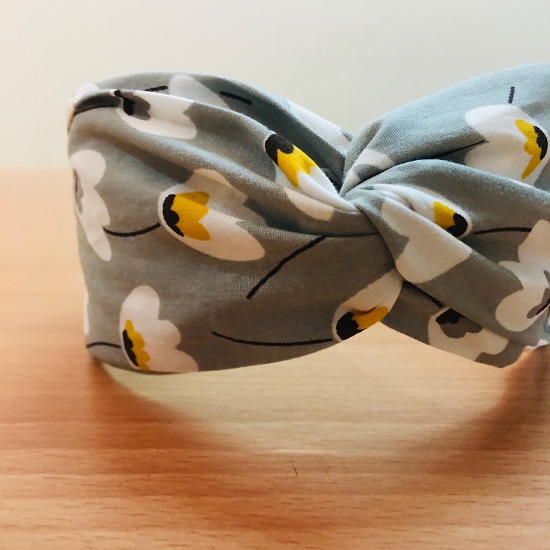 MOYA handmade headband Dasheng series white flower headband - เครื่องประดับผม - วัสดุอื่นๆ สีน้ำเงิน
