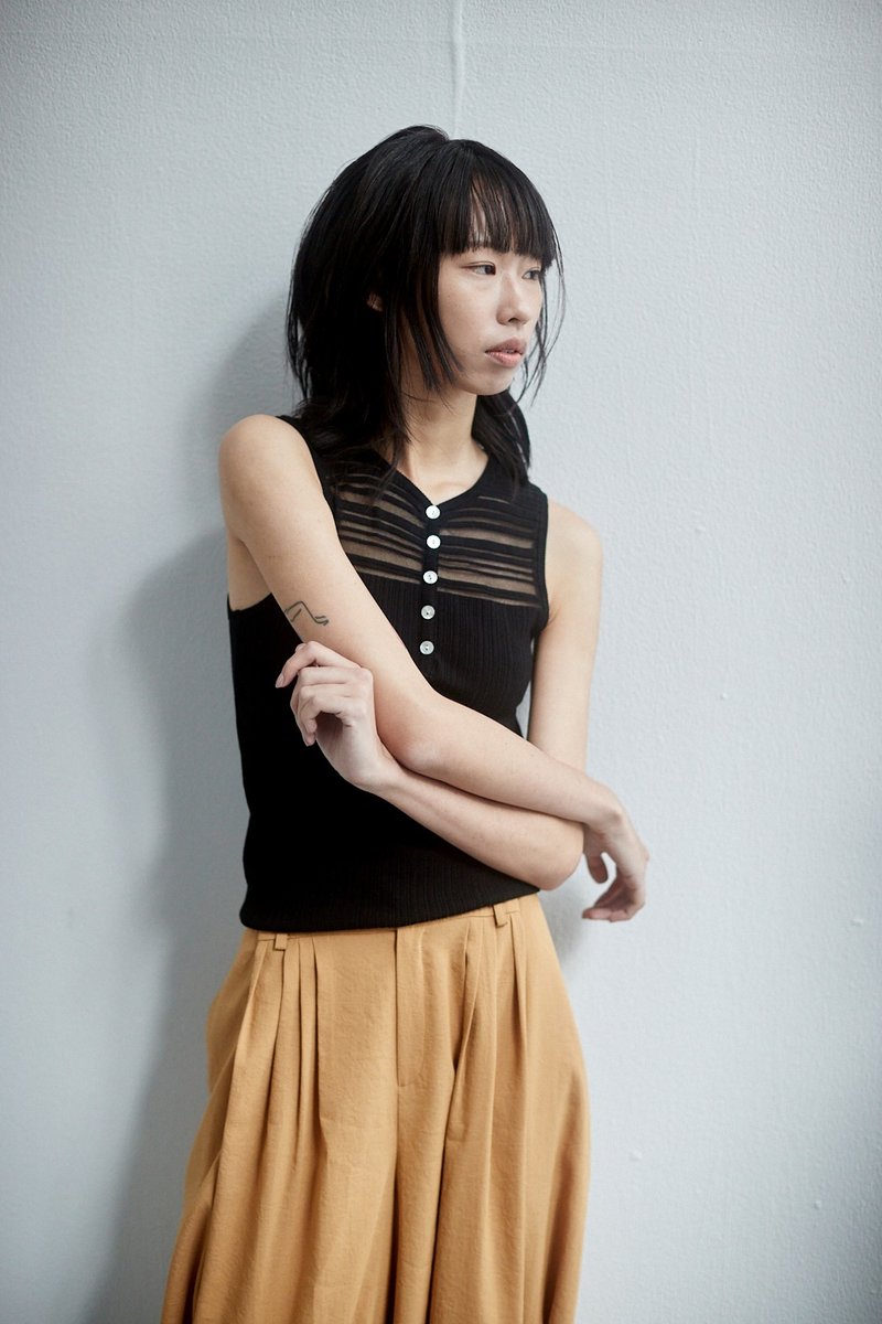 簍空針織半門襟背心 - 女毛衣/針織衫 - 其他人造纖維 黑色