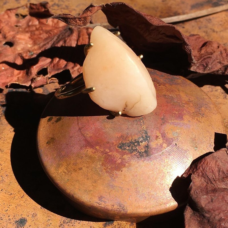 【Lost and find】Natural stone seed pink peach gold jade ring - แหวนทั่วไป - เครื่องเพชรพลอย สึชมพู