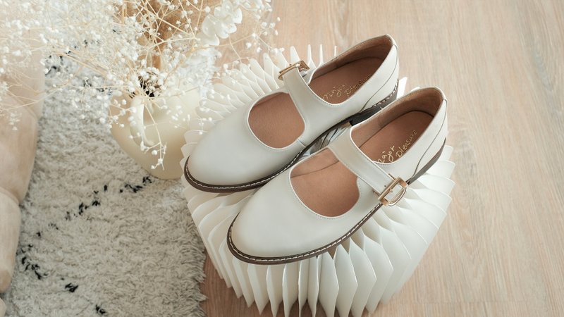 Juilliard School! Wide and generously buckled Mary Jane shoes off-white full leather MIT-lace color - รองเท้าหนังผู้หญิง - หนังแท้ ขาว