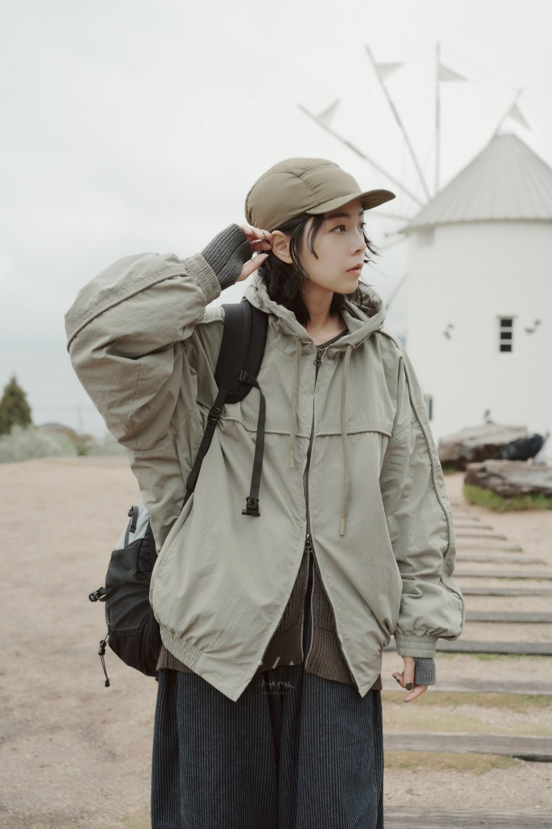 無人勝出霧面流線型飛行外套 - 2色 - 淺灰綠 - 女大衣/外套 - 棉．麻 綠色