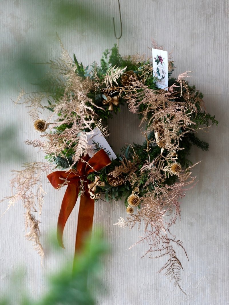 Classic Christmas Wreath – Caramel Brown - ของวางตกแต่ง - พืช/ดอกไม้ สีนำ้ตาล