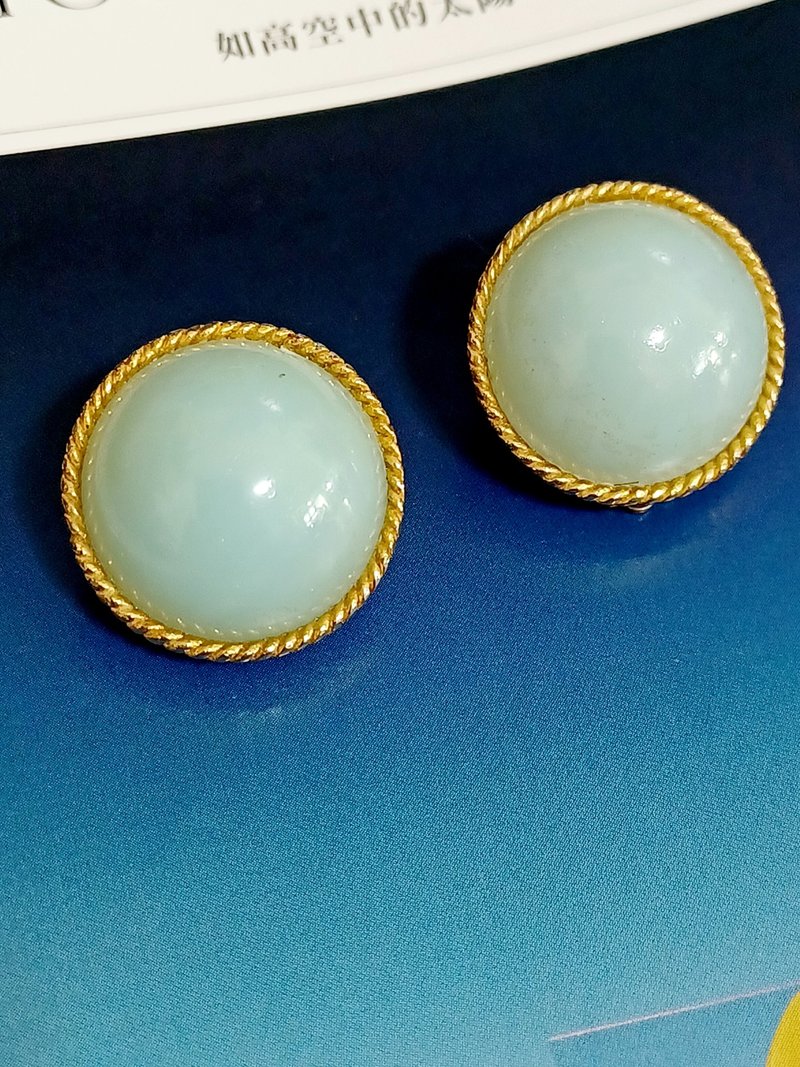 vintage jewelry  典雅仿玉石沁涼 夾式耳環 - 耳環/耳夾/耳骨夾 - 其他金屬 