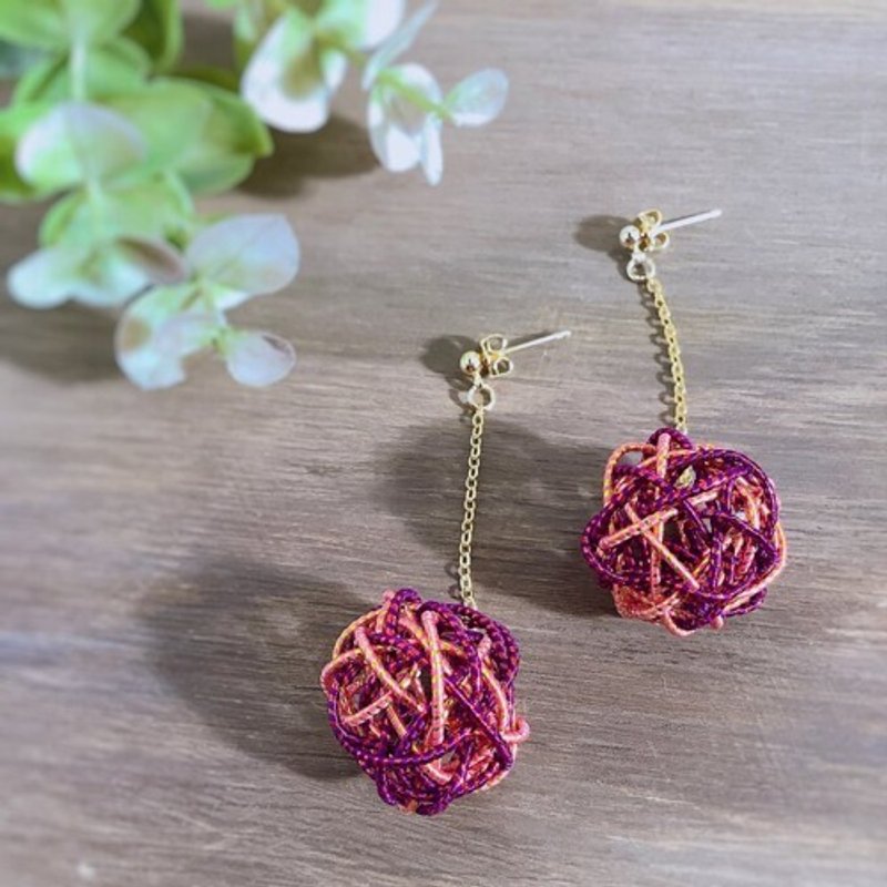 水引 くるくるボール ピアス【ぶどう畑の夕日】ゆらゆら　ボルドー　キラキラ　ゴールド - ピアス・イヤリング - 金属 レッド