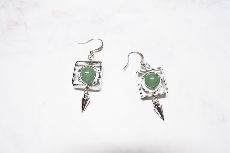 Pinkoi exclusive sale of [Emerald Green] natural stone hanging earrings - ต่างหู - โลหะ สีเขียว