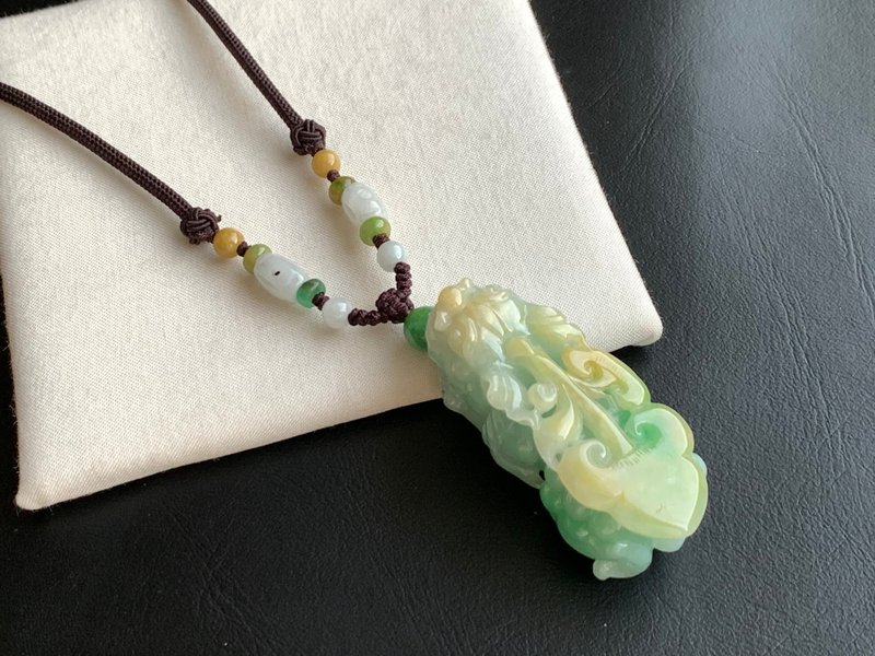 天然玉翡翠貔貅項鍊 皇家綠 免費開光 黃加綠 厚裝手工雕 附台證 - 項鍊 - 玉石 多色
