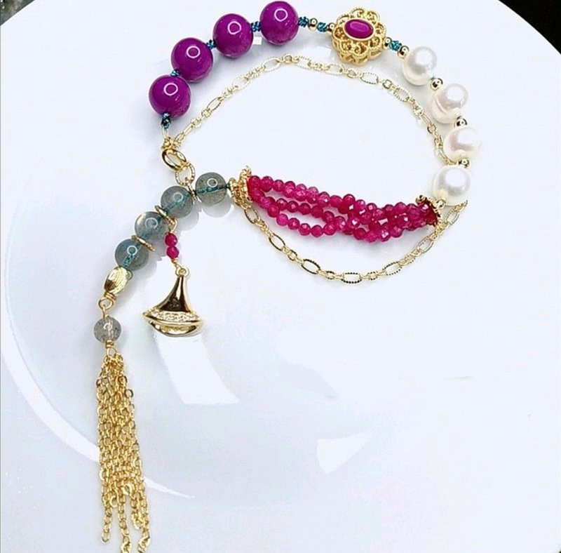 金銀財寶Jinyincaibao 天然鮮艷紫雲母紅寶石灰月光串編K鏈條 - 手鍊/手環 - 寶石 