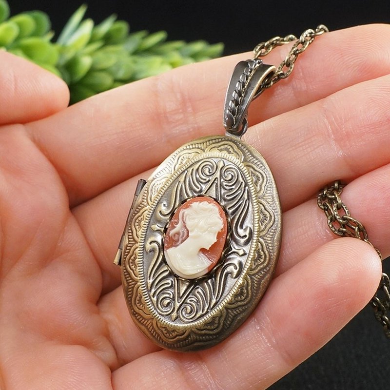 Ivory Lady Cameo Necklace Antique Cameo Brass Locket Pendant Necklace Jewelry - 項鍊 - 其他材質 紅色