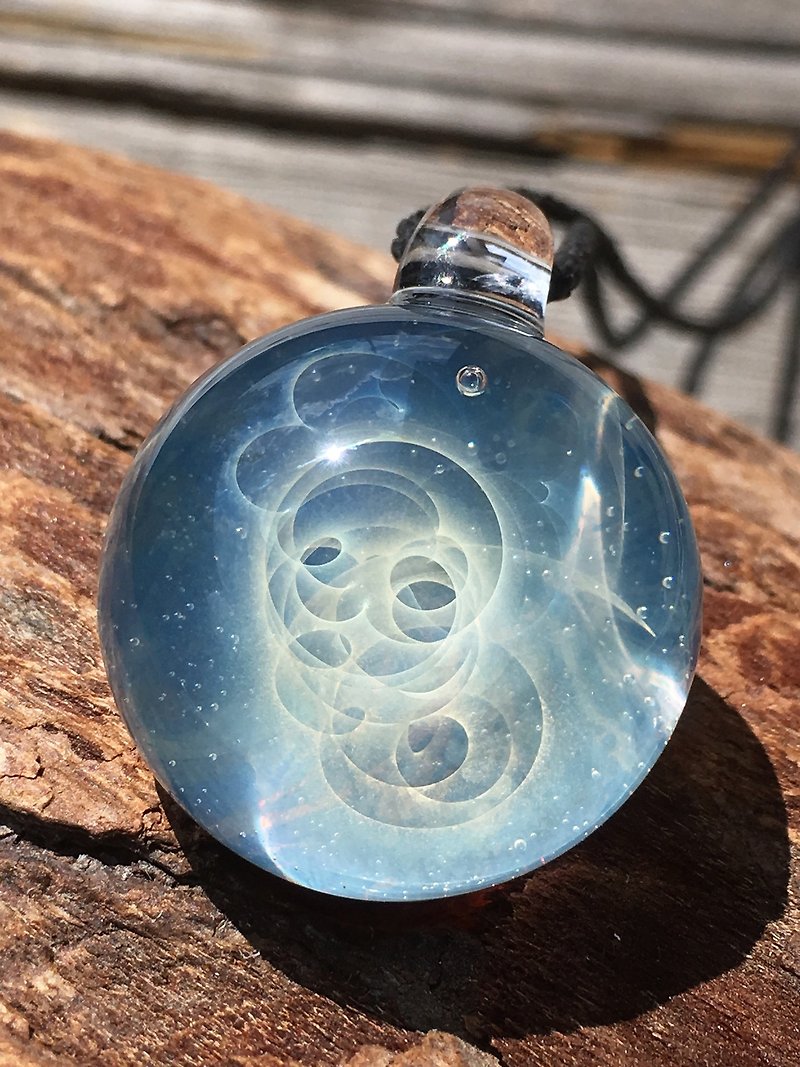 boroccus 神秘立体渦模様 耐熱ガラス ペンダント - ネックレス - ガラス ブルー