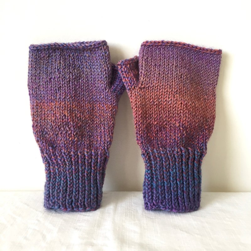 Xiao fabric - hand-knit wool gradient mitts - Rays - ถุงมือ - ขนแกะ สีแดง