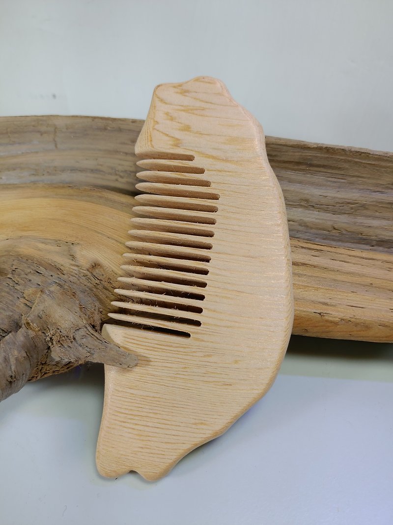 ~Taiwan Red Elm Handmade Comb ~ Taiwan Shape (P) - อื่นๆ - ไม้ 