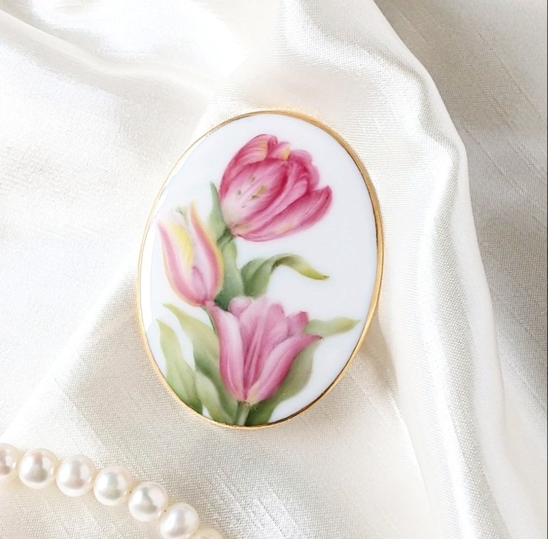 Tulip Brooch, Hand-painted, Porcelain - เข็มกลัด - ดินเผา สึชมพู