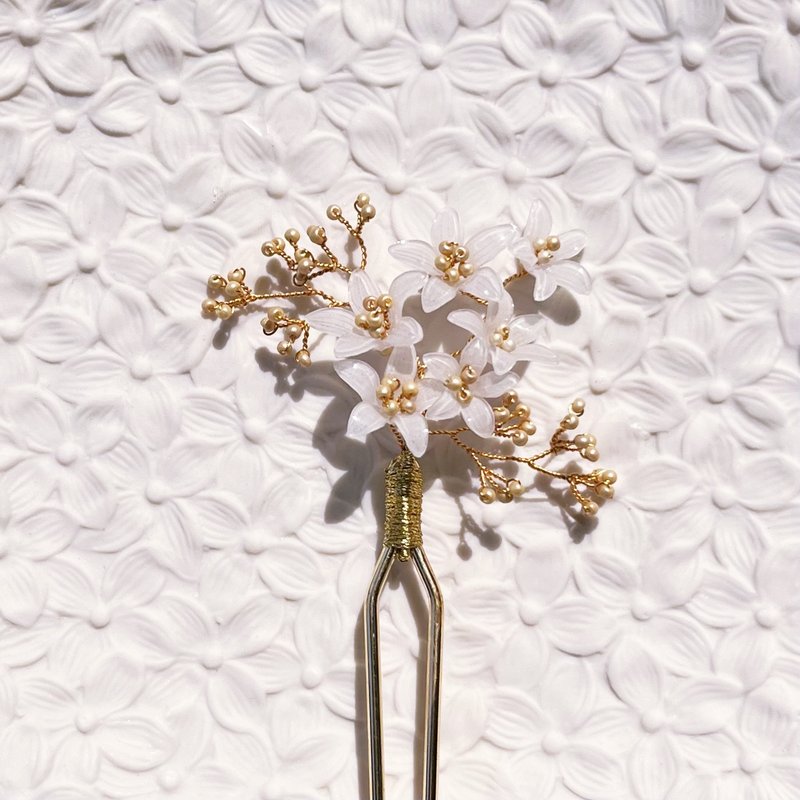 【蒔花集】橙花。髮簪。樹脂花飾。新娘頭飾。四月誕生花 - 髮圈/髮夾 - 樹脂 金色