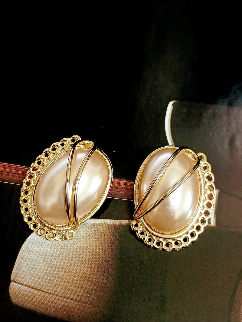vintage jewelry  華麗貴氣造型珍珠夾式耳環 - 耳環/耳夾/耳骨夾 - 其他金屬 