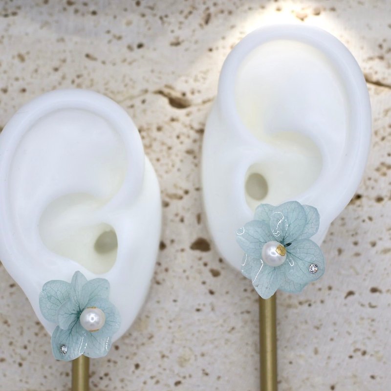 Classic daily style Qinlantian series real flower natural pearl rhinestones (ear pins/ Clip-On/earrings) - ต่างหู - พืช/ดอกไม้ สีน้ำเงิน
