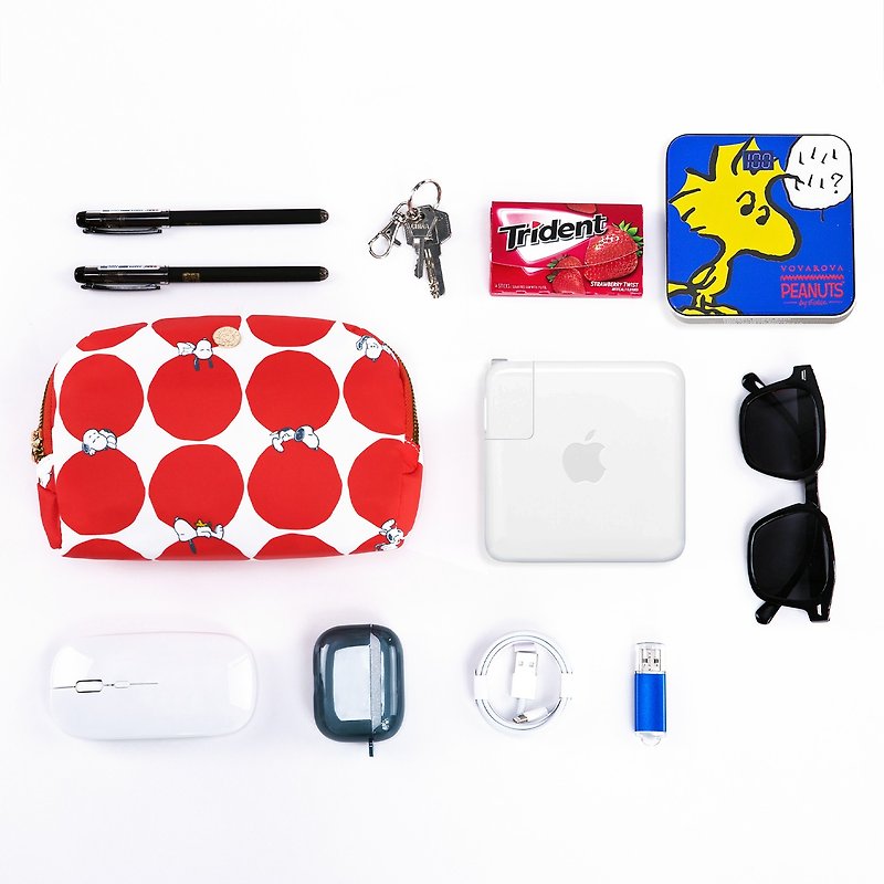 【Snoopy Lazy on Dots】VOVAROVA All Purpose Zip Pouch - กระเป๋าเครื่องสำอาง - เส้นใยสังเคราะห์ หลากหลายสี